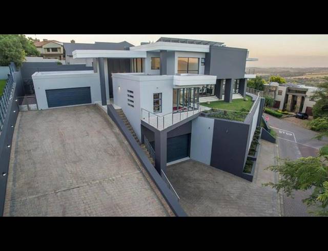 5 BEDROOM HOUSE FOR SALE IN FEATHERBROOKE ESTATE